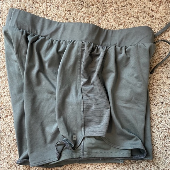 Avia workout shorts Medium - Picture 3 of 4